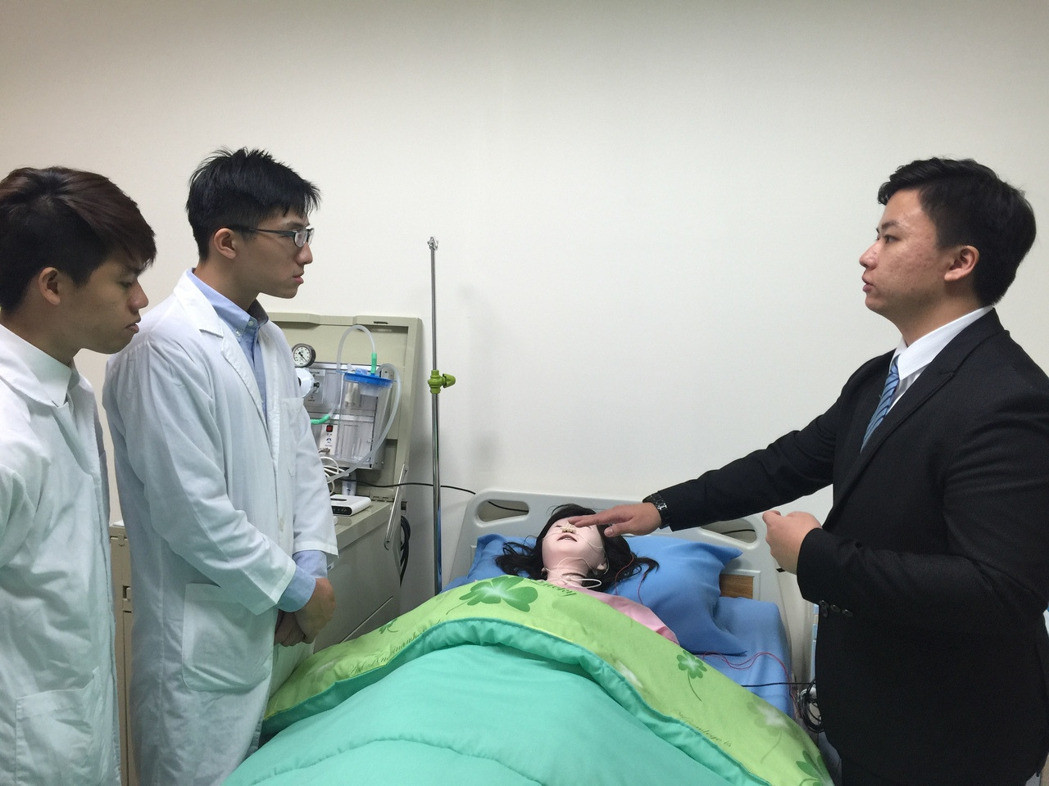 陪睡也能賺錢!臺灣“睡眠技師”短缺月薪45K起。(圖片來源:臺灣《聯合報》) 陪睡也能賺錢!臺灣“睡眠技師”短缺月薪45K起。(圖片來源:臺灣《聯合報》)