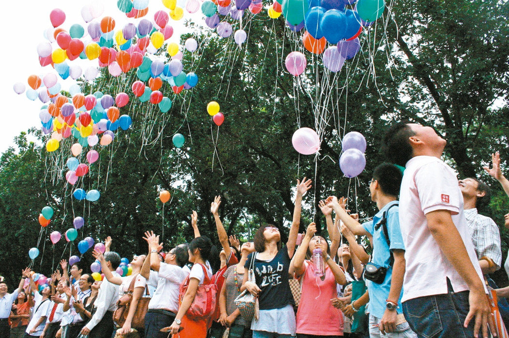 �ɰ����p�˸���(du��)���������ܷ����Ӻ�ӡ�󣬂����P(gu��n)�С��D��ɰ��W(xu��)��һ����w���򣬷��w��(m��ng)��