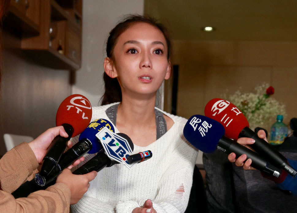 賣酒非賣淫?“太陽(yáng)花女王”劉喬安涉作偽證遭起訴 賣酒非賣淫?“太陽(yáng)花女王”劉喬安涉作偽證遭起訴