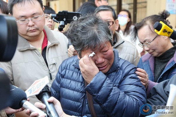 島內賞櫻游覽車翻覆 臺旅行總會否認司機過勞 島內賞櫻游覽車翻覆 臺旅行總會否認司機過勞