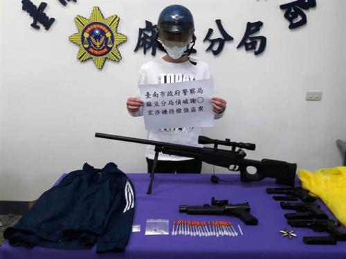 �x�����ӳ�ģ�͘�27���峿�Ⱥ󵽃ɼҳ��Г��٣�����2500Ԫ(���_��)���d��Ů��ȥ�I��������������r�󣬲���2С�r�͌��˴���������һ����@��Ʒͨ������Ů�ѡ��DƬ��Դ���_���Еr��ӈ󡣔zӰ���f���硣