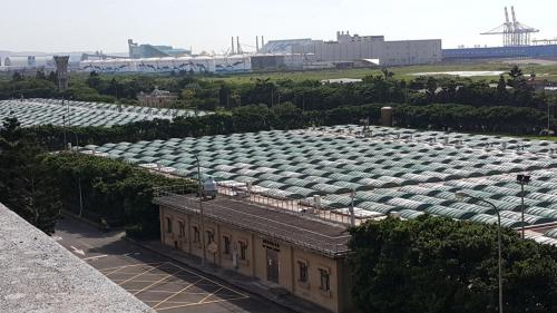 八里污水處理今年初進行初級沈淀池清淤作業,廠商分別于2月6日清理西池、3月9日清理東池,遭爆出污水直接排放大海。來源:臺灣《聯合報》(臺北市衛工處提供)