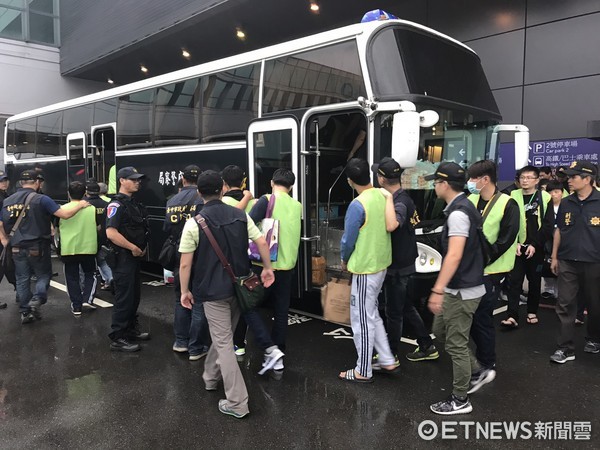 臺灣詐騙犯自埃及刑滿釋放 抱怨監(jiān)獄每天只有一頓飯 臺灣詐騙犯自埃及刑滿釋放 抱怨監(jiān)獄每天只有一頓飯