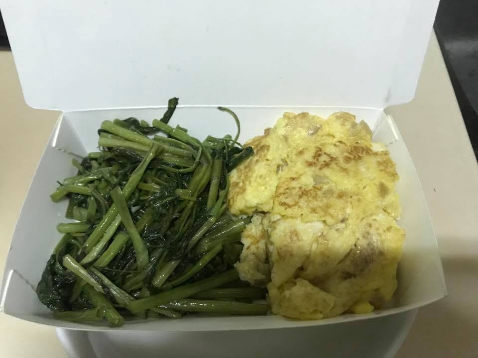 兩道菜在清粥店收費166元。 兩道菜在清粥店收費166元。