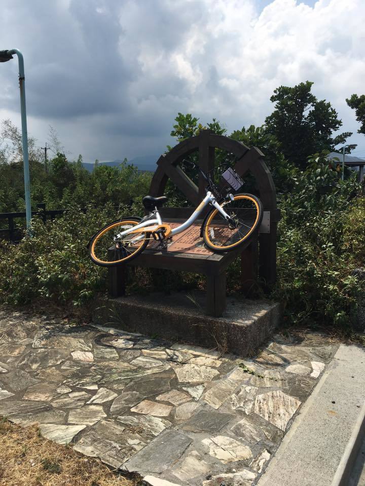 臺灣共享單車oBike遭惡搞 數十輛車被丟進溪里泡水 臺灣共享單車oBike遭惡搞 數十輛車被丟進溪里泡水