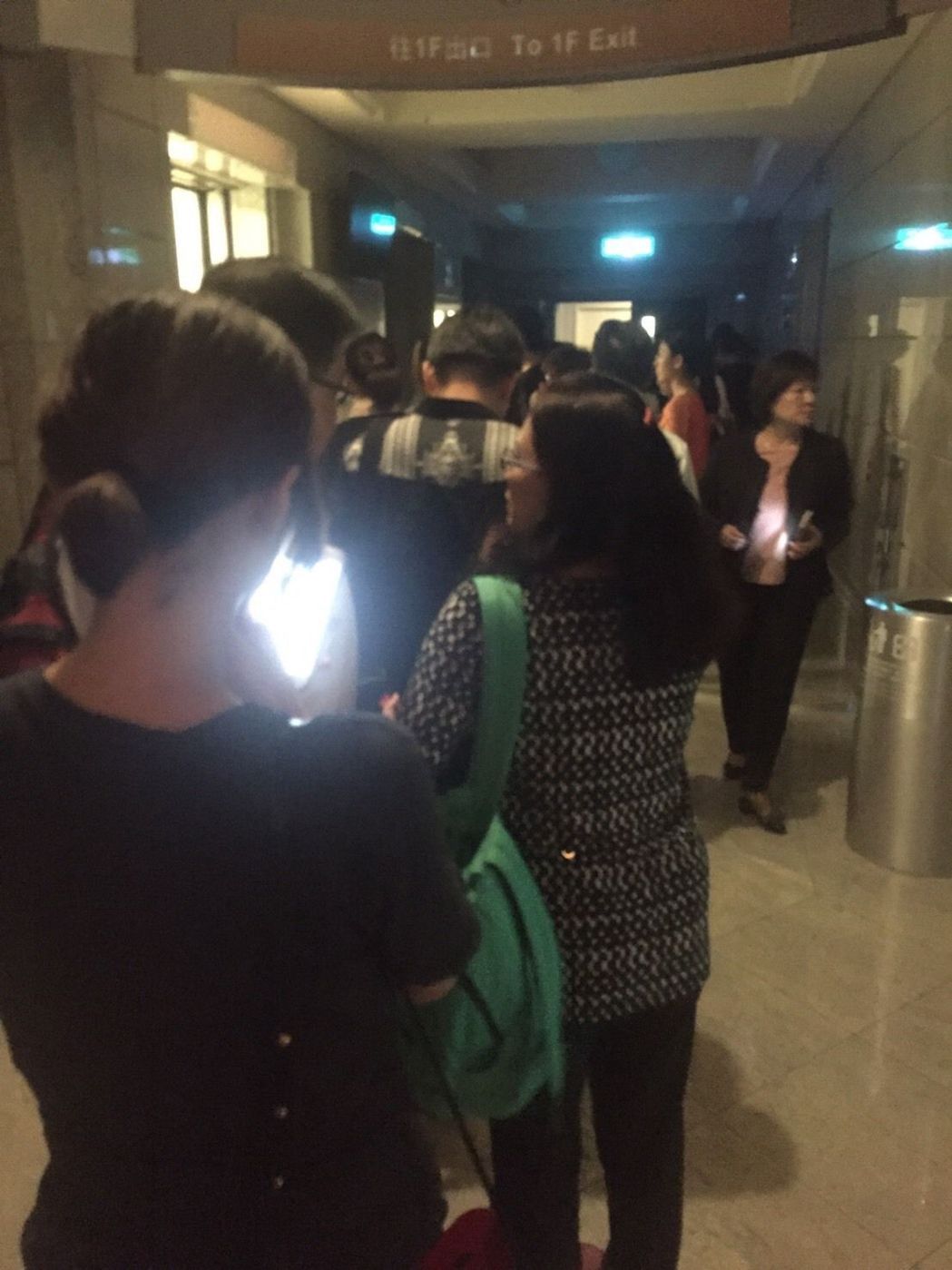 突發(fā)!臺(tái)灣17縣市大規(guī)模停電 民眾:臺(tái)灣完了! 突發(fā)!臺(tái)灣17縣市大規(guī)模停電 民眾:臺(tái)灣完了!