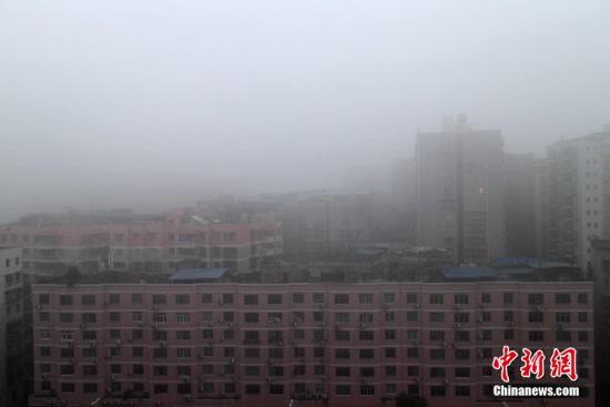 一批法律法規今起施行 “全面兩孩”政策正式落地 一批法律法規今起施行 “全面兩孩”政策正式落地