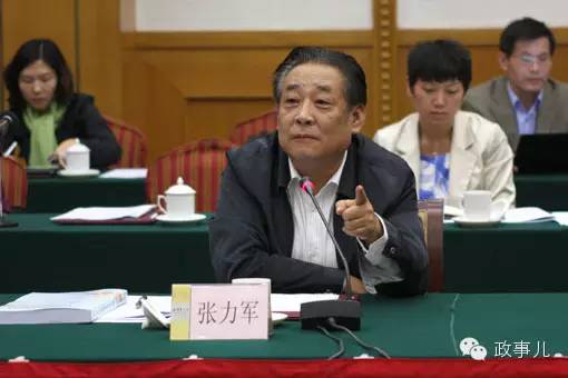 多名接近環保部的人士也向“政事兒”爆料稱,張力軍為親友輸送利益,相傳其子女都是“靠環保吃環保”,從事環保相關產業。而且,張力軍本人工作也與企業關系很密切,“有時候成為一些企業的代言人”。