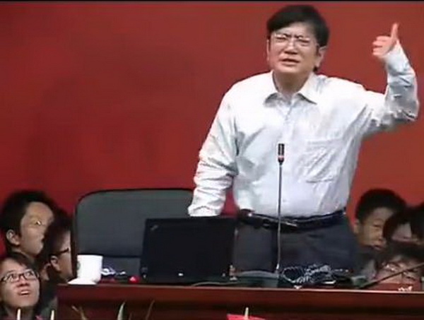 校長(zhǎng)回應(yīng)空姐言論