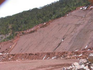 ���X�l(f��)�F(xi��n)�ĵ�һ���������EȺ���F(xi��n)�����Ɖĳɞ�һƬ�yʯ���r���Ͽv�M���e(cu��)�ı��ǿ������E��