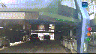 8月2日,巴鐵1號試驗車準備進行路面測試。