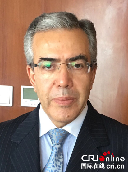 �DƬĬ�J���}