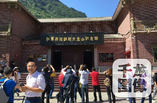 ӛ��һ���ڷ�Խ�A��ɽ�o(j��)���^���ղ��L��