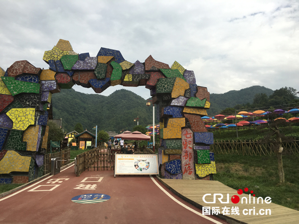 �DƬĬ�J���}