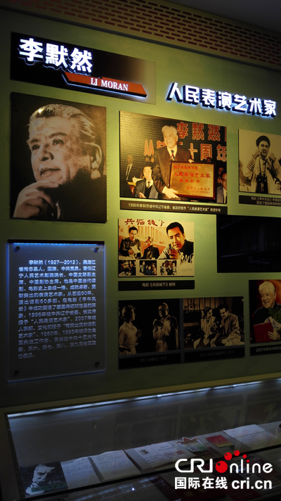 �DƬĬ�J���}