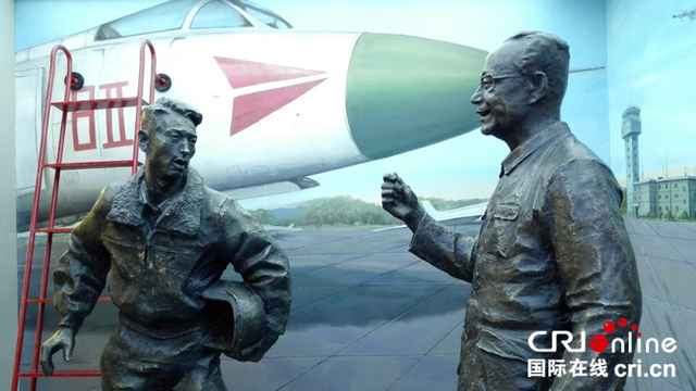 �DƬĬ�J���}