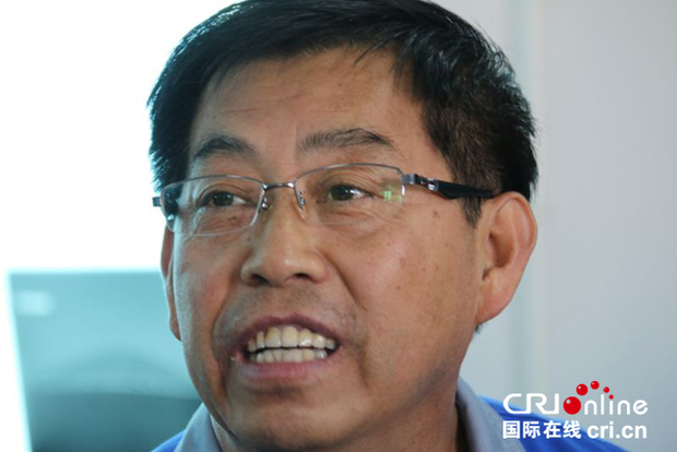 �DƬĬ�J���}