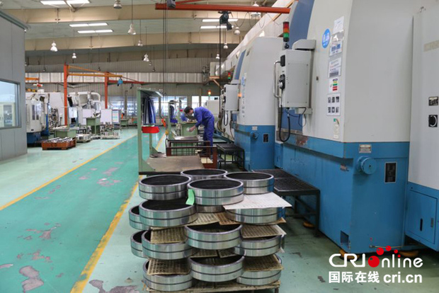 �DƬĬ�J���}