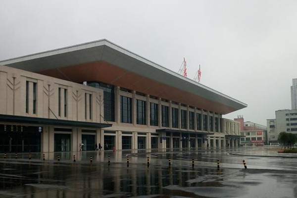 昨天,湖南長沙陰雨綿綿,天空陰沉。(圖片來源:新浪微博)