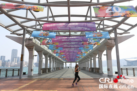 �DƬĬ�J���}