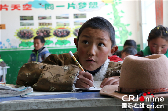 �DƬĬ�J���}