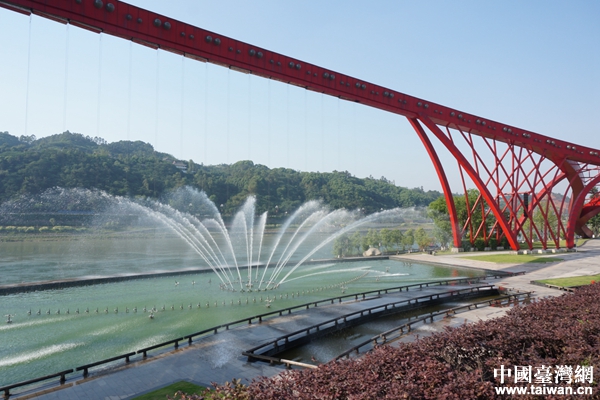 目前全國最大的室外天幕。 目前全國最大的室外天幕。