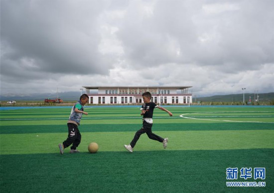 �����Aȫý�^�l�������҂���С������Q��(zh��n)�Q��Óؚ���ԡ��D�Ļ��ӣ���10����ԭ�Ͼ`�ŵĹ�â���������ຣ�������ؚ�������Ĺ���