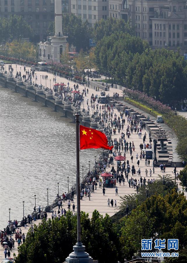 (新華全媒頭條·圖文互動)(7)“雙節”喜相逢 一樣家國情——全國各地歡度國慶中秋佳節掃描