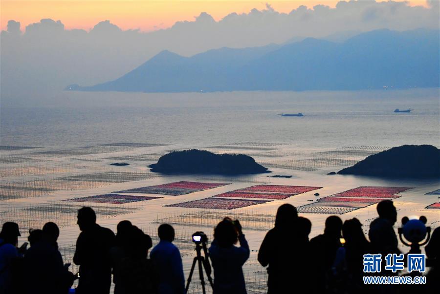 (新華全媒頭條·圖文互動)(4)“雙節”喜相逢 一樣家國情——全國各地歡度國慶中秋佳節掃描