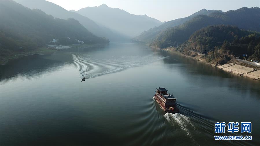 ��������ƽ�r���Ї���ɫ������x˼��ָ���¡����r����������ƪ�¡�����ƽ����ӛ�P���¡��D�Ļ��ӣ���2���L���ǵ��´��������ʮ���塱�չ�֮����L����һ�w���¹���