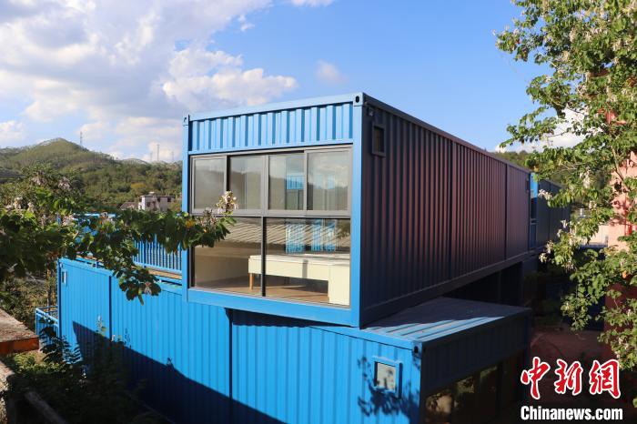 廣東梅州:鄉村里的彩色集裝箱成“網紅打卡地”