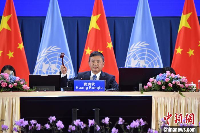 10��13�����Ї�(gu��)���B(t��i)�h(hu��n)�������L(zh��ng)�S��(r��n)���ڕ�(hu��)������ͨ�^(gu��)���������ԡ�������Ƚ�(y��ng) �z