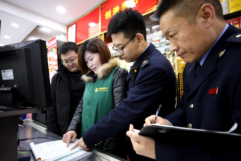 �������Ҹ��� �A�Úvʷ����(d��ng)������(xi��)��ʮ�Ō�����o(j��)ί����ȫ��(hu��)���_(k��i)֮�H