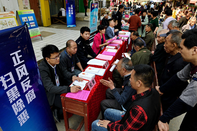 �������Ҹ��� �A�Úvʷ����(d��ng)������(xi��)��ʮ�Ō�����o(j��)ί����ȫ��(hu��)���_(k��i)֮�H