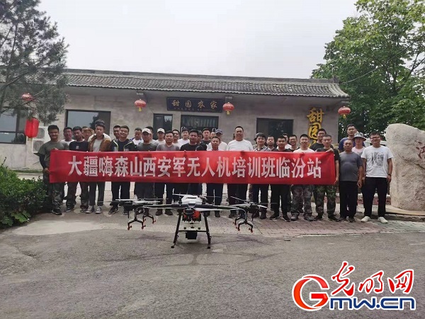 【新春走基層】無人機“種出”的水果有什么不一樣?探訪這群退役老兵的創(chuàng)業(yè)故事