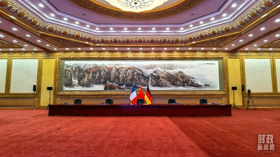 △視頻峰會開始前的會場。(總臺央視記者石丞拍攝)