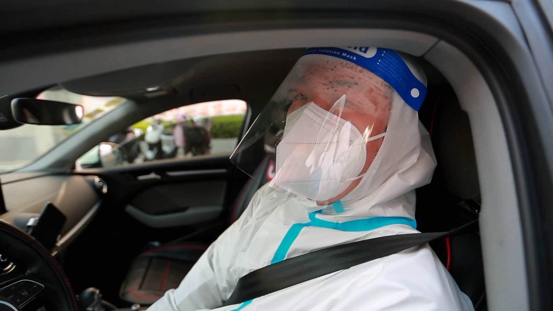 抗疫進(jìn)行時丨小區(qū)戰(zhàn)“疫”記:凌晨4點的蔬菜包是這樣送來的