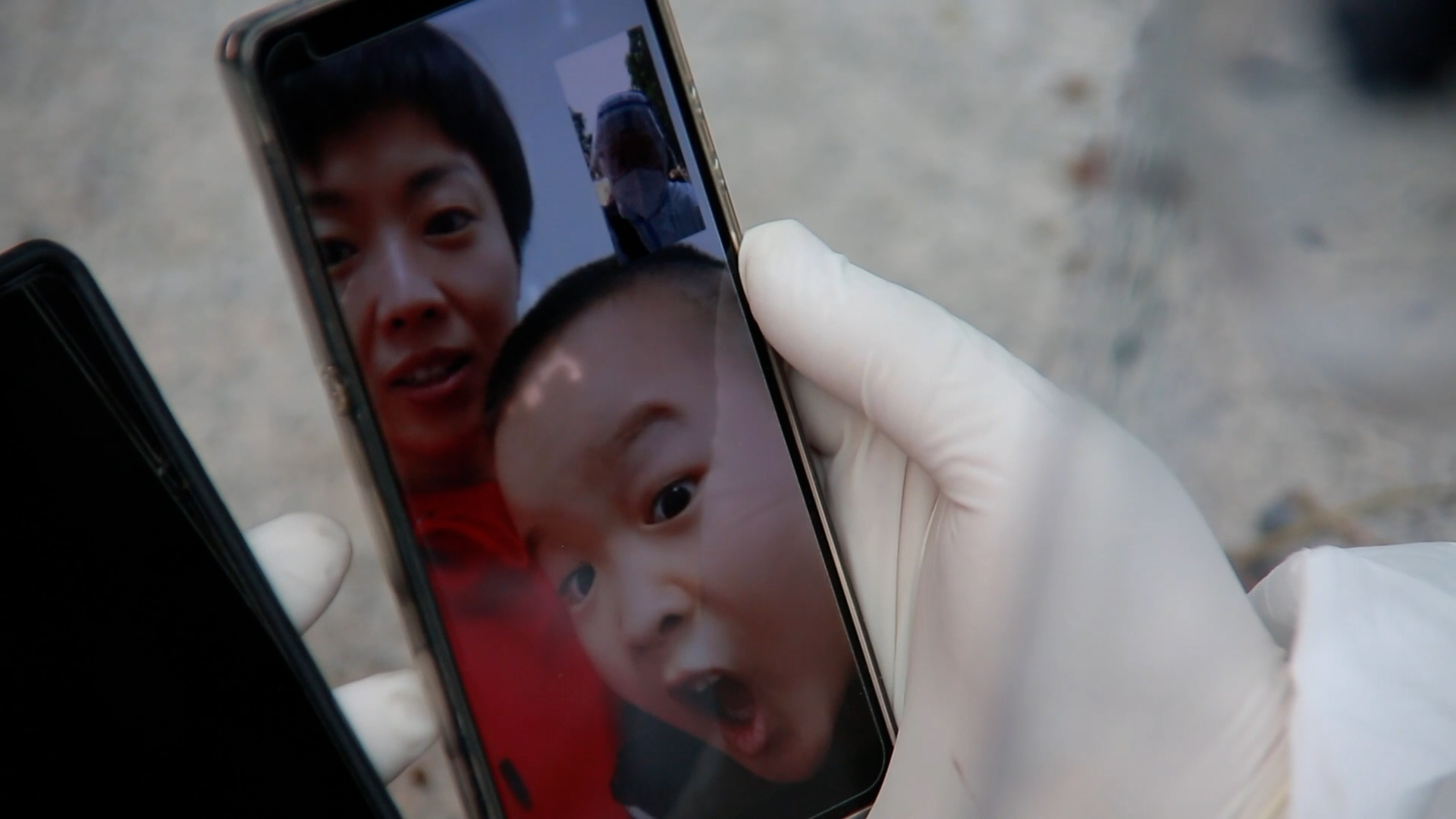 抗疫進(jìn)行時丨小區(qū)戰(zhàn)“疫”記:凌晨4點的蔬菜包是這樣送來的