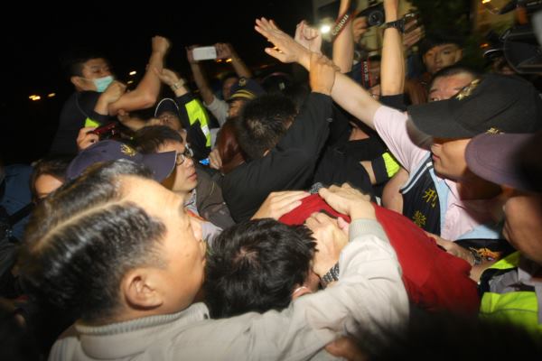 �S���񱊺��ܺ��߼Ҍپۼ����ɳ����⣬�����ݵ��О���_(d��)���M