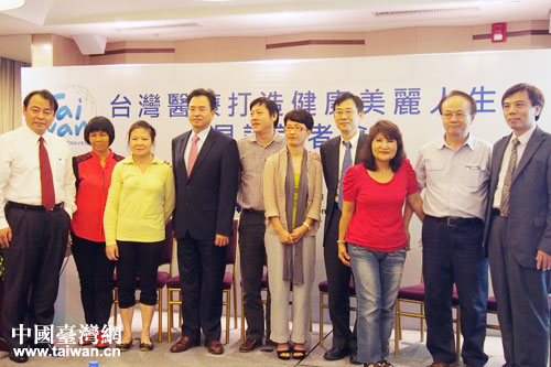 臺灣醫師和大陸病患合影 臺灣醫師和大陸病患合影