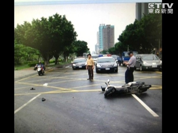 交通事故現(xiàn)場(chǎng) 交通事故現(xiàn)場(chǎng)