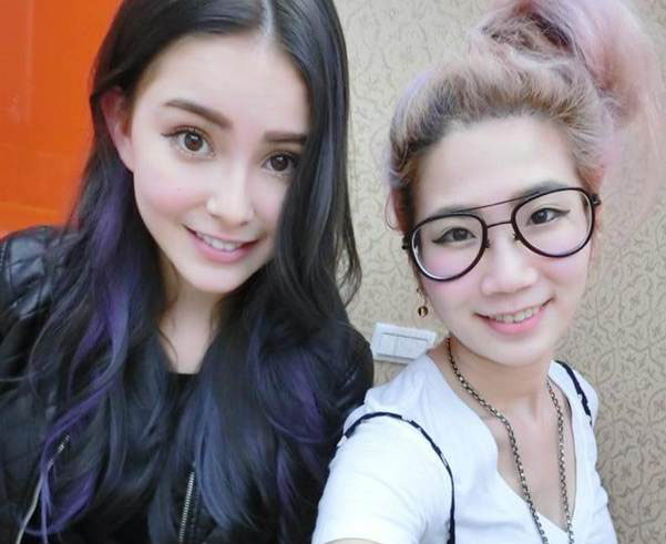 ����Ⱦ�˺�ɫ���Ѱl(f��)β��Ⱦ���{(l��n)��ɫ