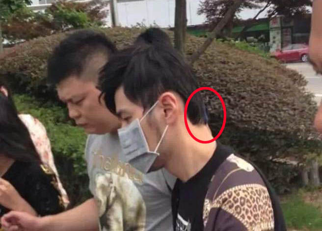 �ܽ܂���ǰ�������ĵ�����Ƭ���l(f��)βȾ��һС���{(l��n)��ɫ