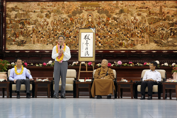 國(guó)臺(tái)辦主任張志軍前往高雄佛光山參訪 國(guó)臺(tái)辦主任張志軍前往高雄佛光山參訪