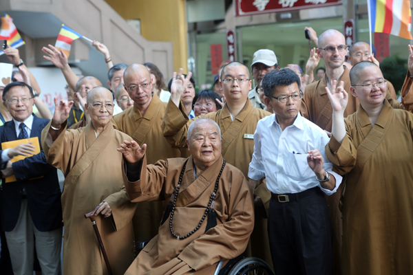 國(guó)臺(tái)辦主任張志軍前往高雄佛光山參訪 國(guó)臺(tái)辦主任張志軍前往高雄佛光山參訪