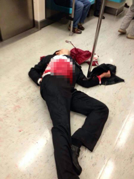 臺北捷運板南線江子翠捷運站21日下午發生隨機砍人喋血事件,一名男子遭砍傷倒地 臺北捷運板南線江子翠捷運站21日下午發生隨機砍人喋血事件,一名男子遭砍傷倒地