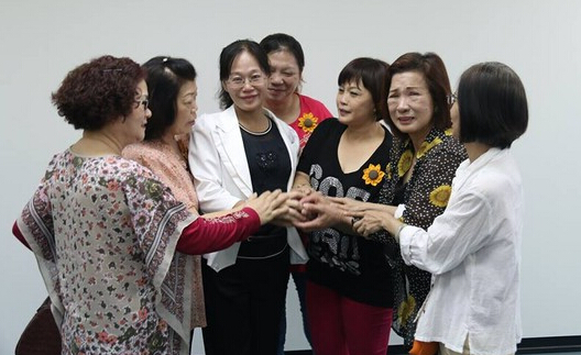 �°l(f��)֮�����ֿh�DŮ�F(tu��n)�w�����L(zh��ng)����30���˵��й������x�灆���ʹ�⡣���_(t��i)ý�D��