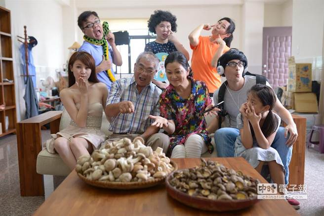 �����߼ҵ����u����(j��ng)�xӰƬ����(qi��ng)�{(di��o)�x�e������һ�c(di��n)��ˮ����һ�c(di��n)֙�R����Щ��Ĭ���Ҹ��С�