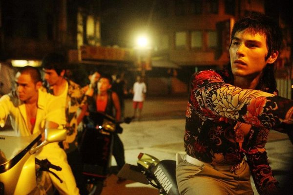 新竹黑二代19歲自任幫主,開槍砍人斷人手骨。(網絡圖,圖文無關) 新竹黑二代19歲自任幫主,開槍砍人斷人手骨。(網絡圖,圖文無關)