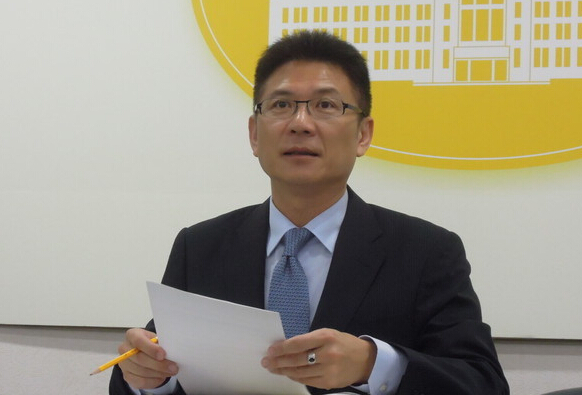 臺當局“行政院發言人”孫立群。(臺媒圖) 臺當局“行政院發言人”孫立群。(臺媒圖)